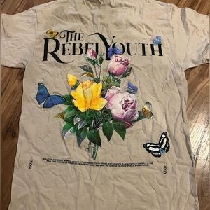 Fashion nova graphic tee worn once